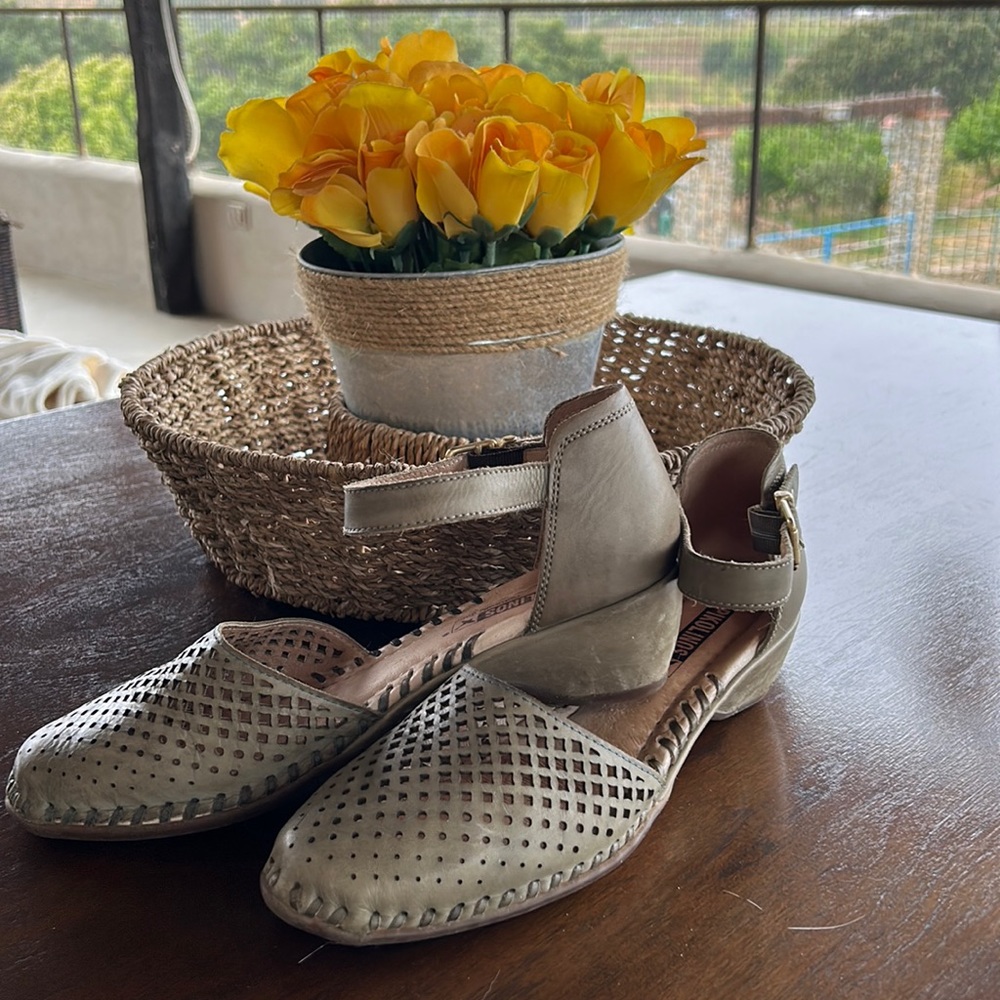 Pikolinos sandals
